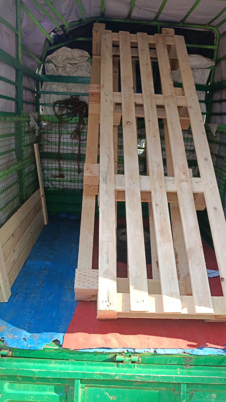 Pallet loaded in Porter vehicle